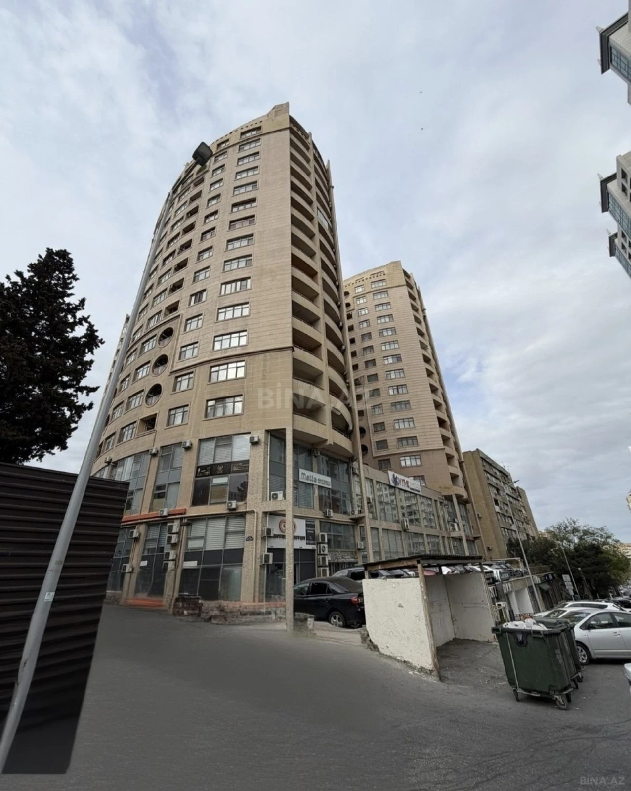 Satılır 3 otaqlı mənzil 125 m²