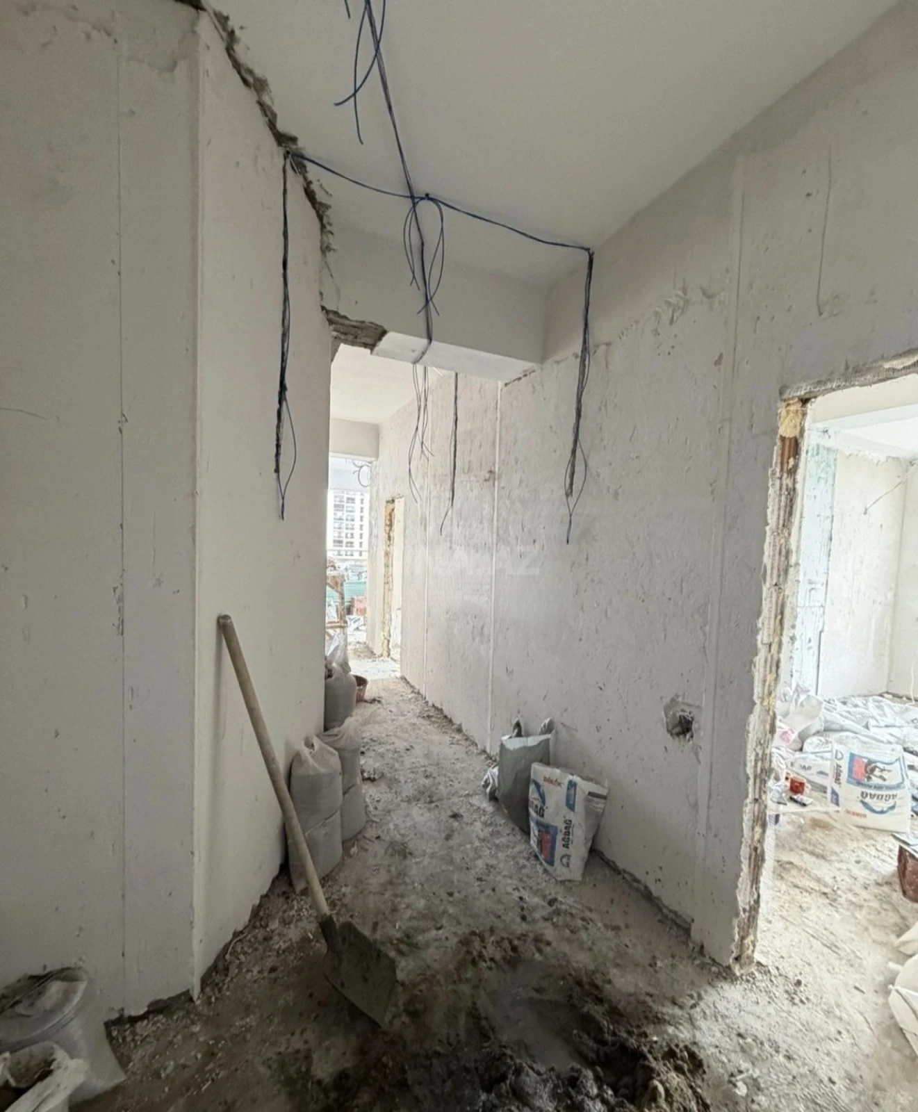 Satılır 3 otaqlı mənzil 125 m²