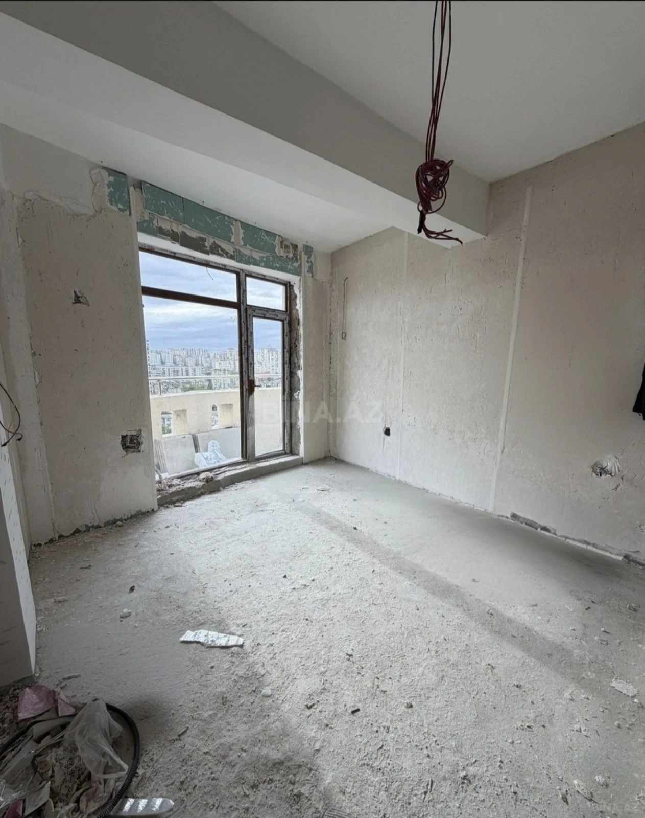 Satılır 3 otaqlı mənzil 125 m²