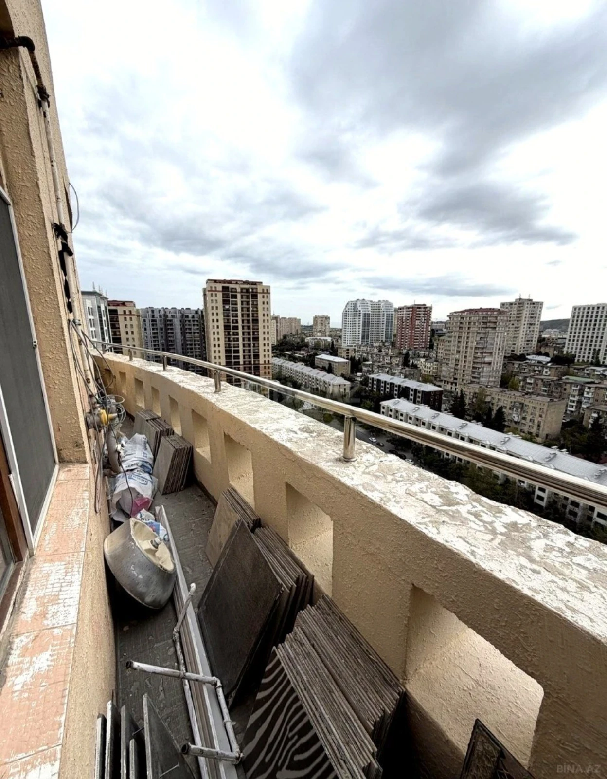 Satılır 3 otaqlı mənzil 125 m²