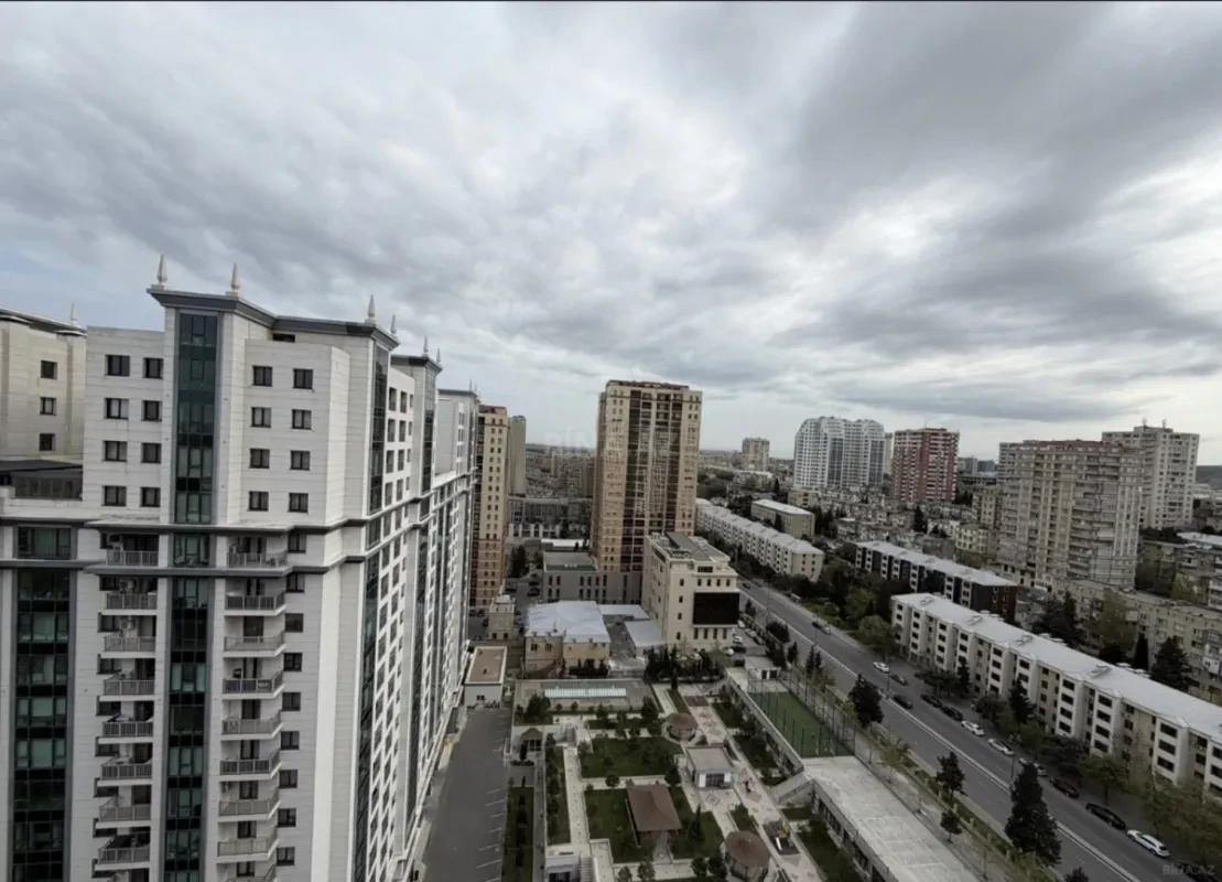 Satılır 3 otaqlı mənzil 125 m²