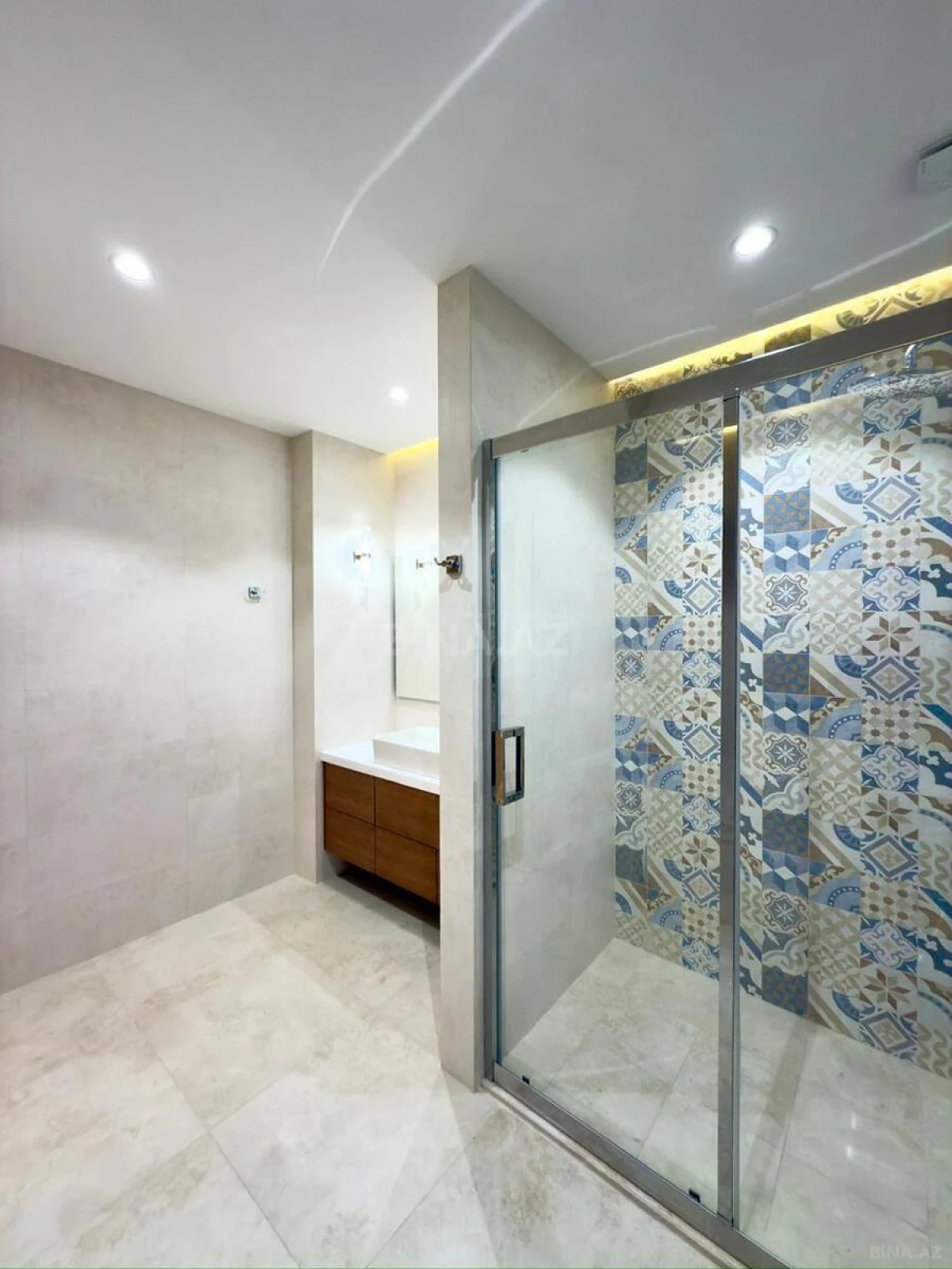 Satılır 3 otaqlı mənzil 130 m²