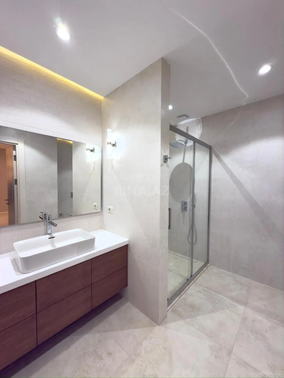 Satılır 3 otaqlı mənzil 130 m²
