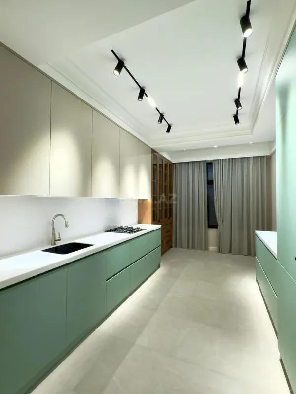 Satılır 3 otaqlı mənzil 130 m²