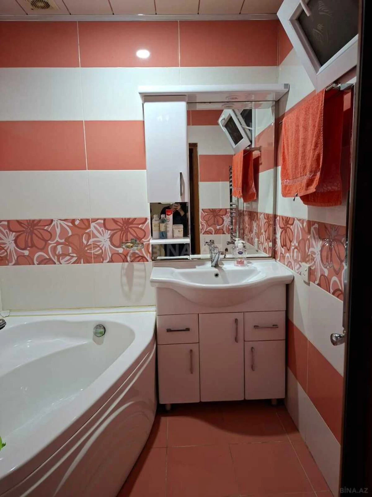 Kirayə verilir 2 otaqlı mənzil 70 m²