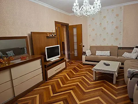 Kirayə verilir 2 otaqlı mənzil 70 m²