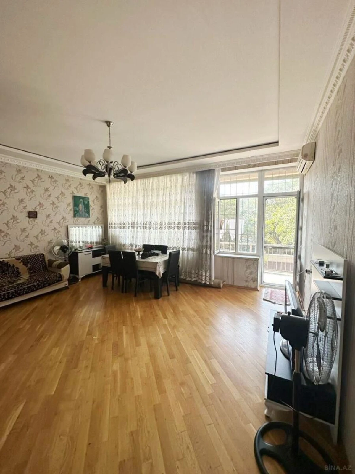 Satılır 3 otaqlı mənzil 135 m²