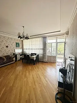Satılır 3 otaqlı mənzil 135 m² — Bakı 3 otaq 135.00 m²