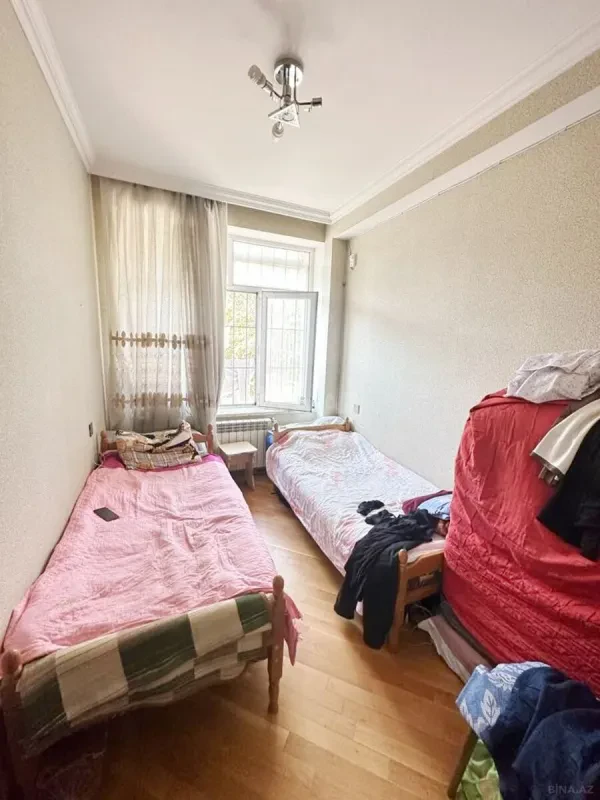 Satılır 3 otaqlı mənzil 135 m²