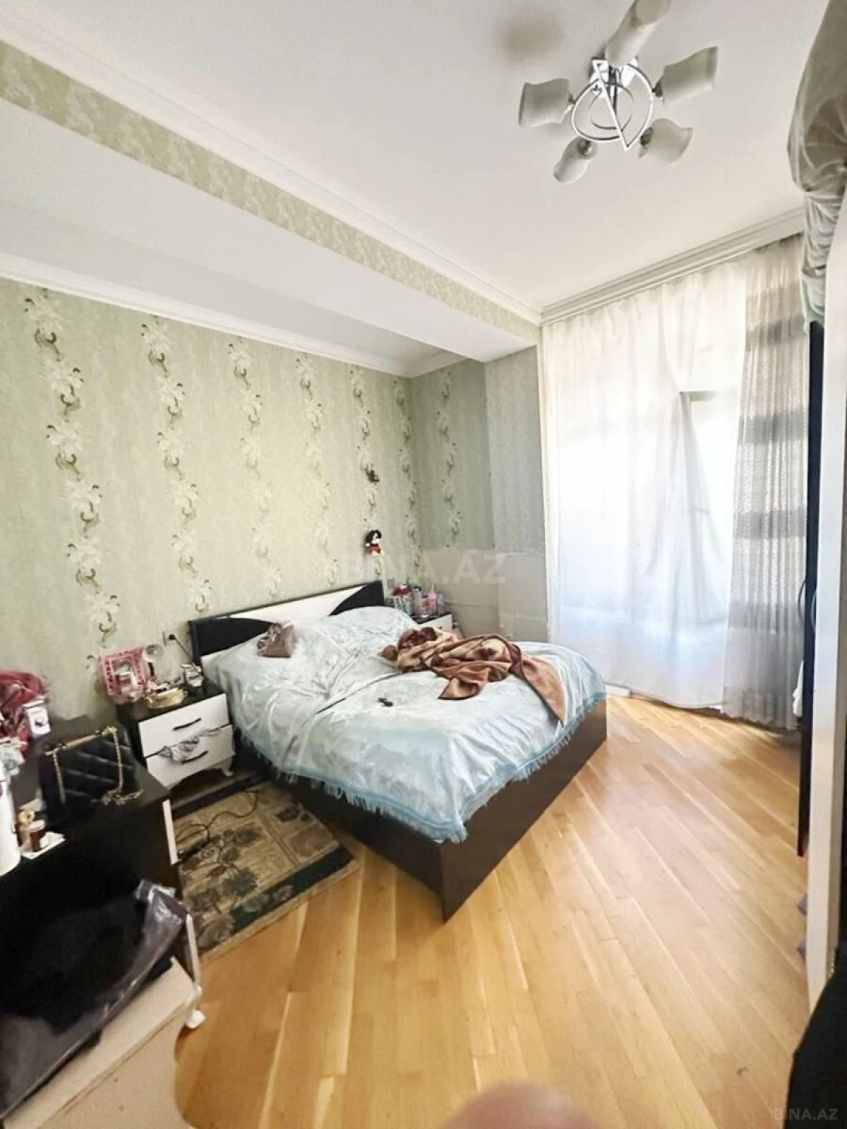 Satılır 3 otaqlı mənzil 135 m²