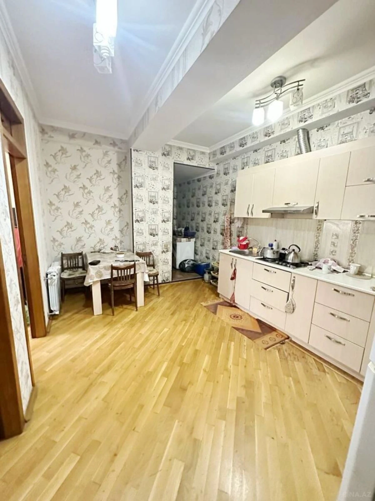 Satılır 3 otaqlı mənzil 135 m²