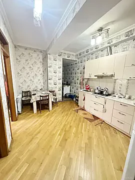 Satılır 3 otaqlı mənzil 135 m²