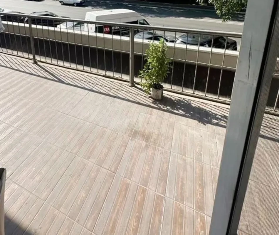 Satılır 3 otaqlı mənzil 135 m²