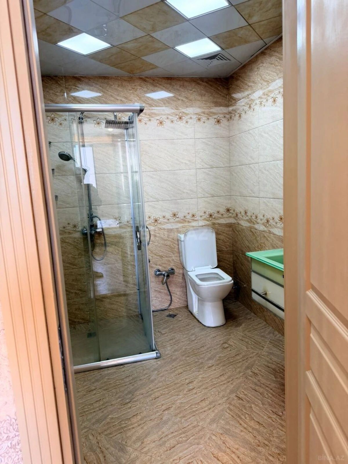 Kirayə verilir 4 otaqlı mənzil 165 m²