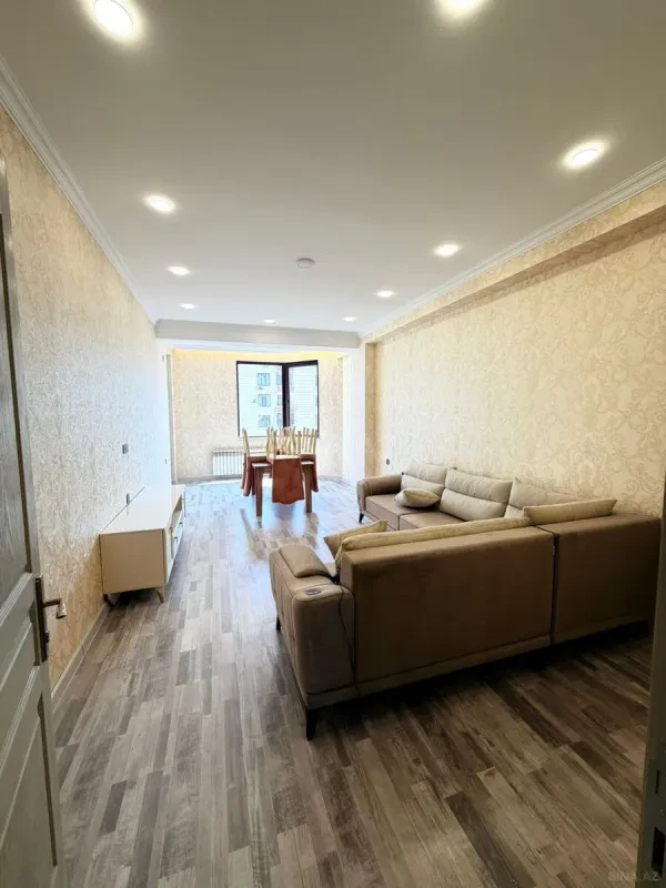 Kirayə verilir 4 otaqlı mənzil 165 m²