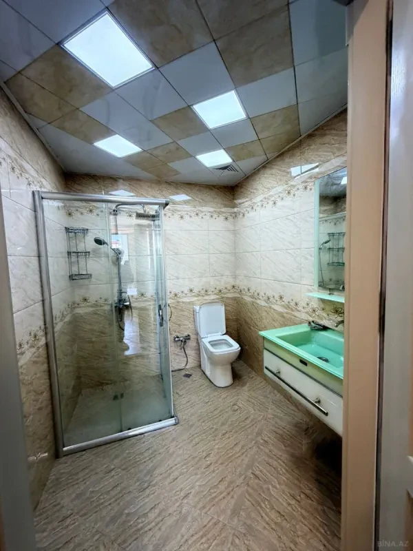 Kirayə verilir 4 otaqlı mənzil 165 m²