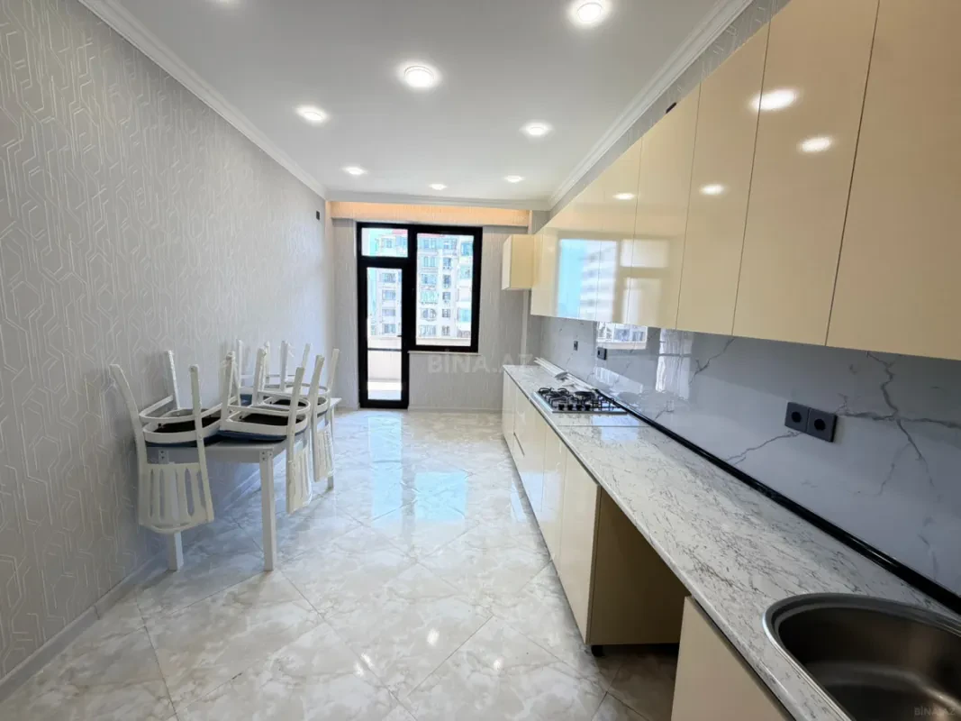 Kirayə verilir 4 otaqlı mənzil 165 m²