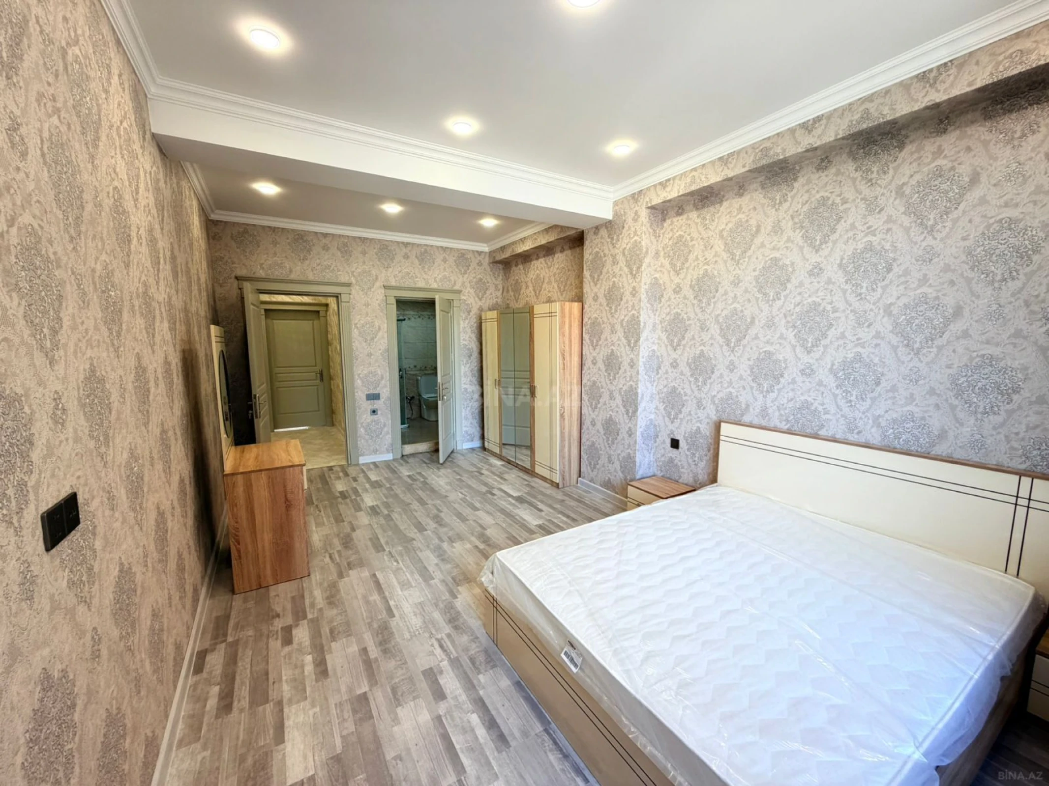 Kirayə verilir 4 otaqlı mənzil 165 m²
