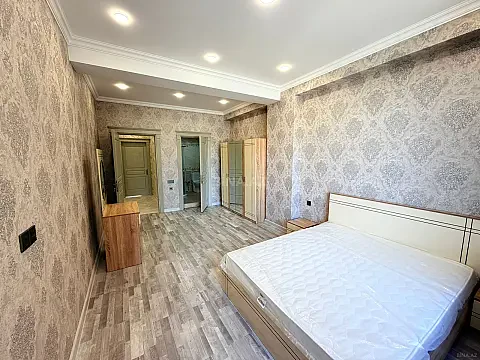 Kirayə verilir 4 otaqlı mənzil 165 m²