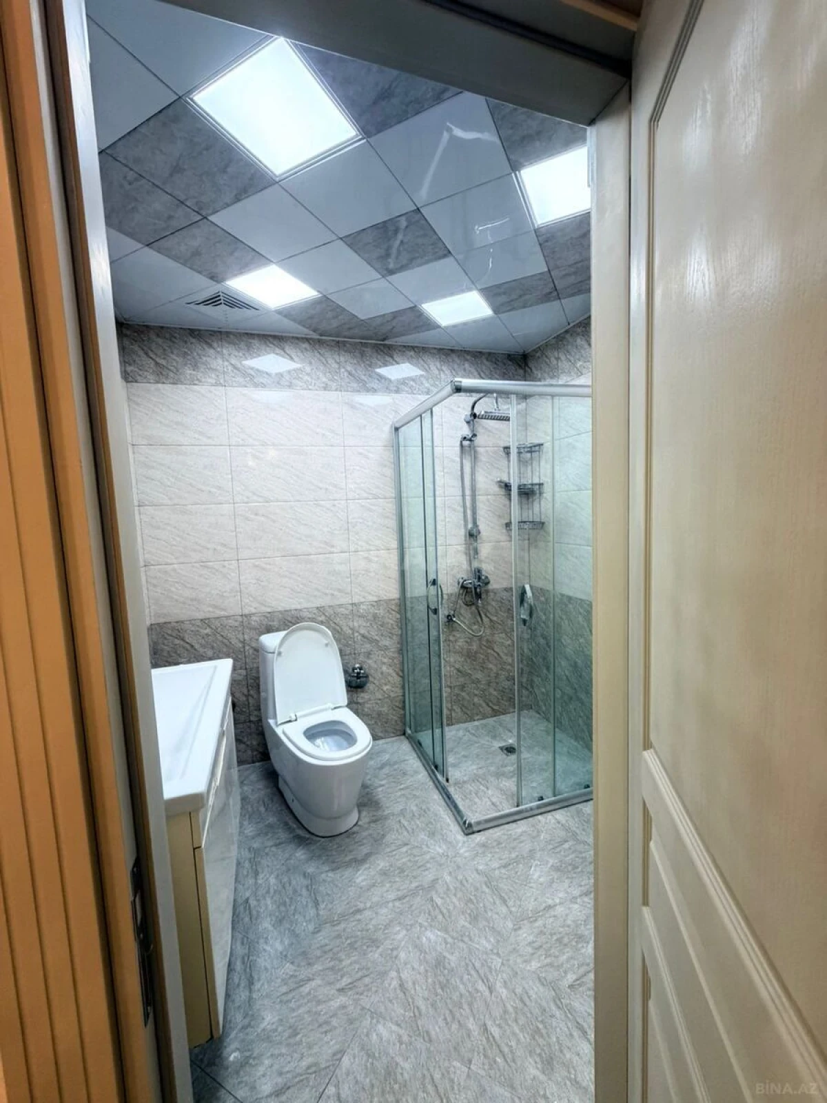 Kirayə verilir 4 otaqlı mənzil 165 m²