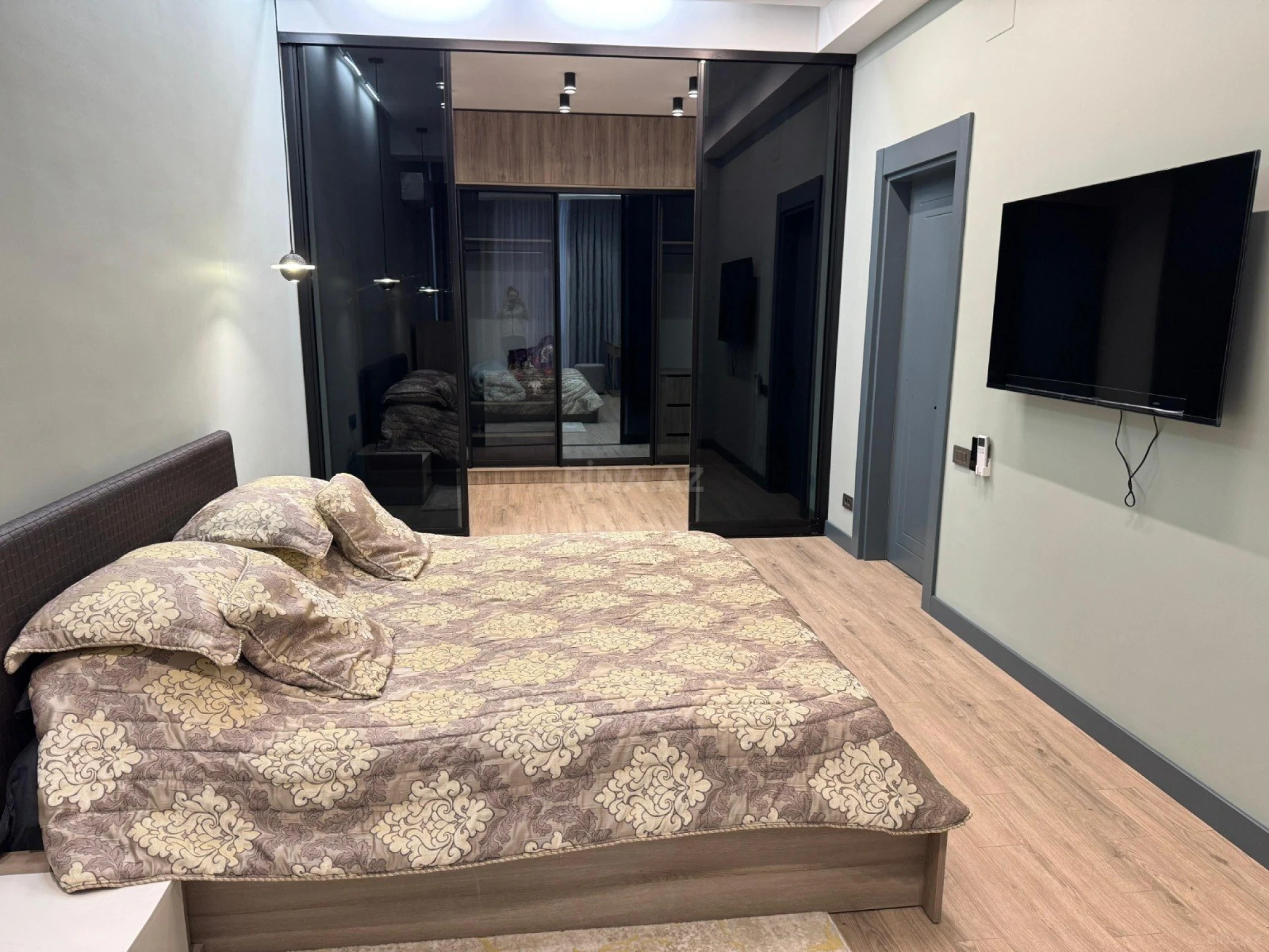 Kirayə verilir 2 otaqlı mənzil 106 m²
