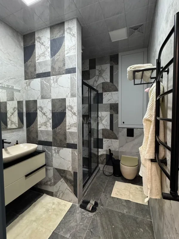 Kirayə verilir 2 otaqlı mənzil 106 m²