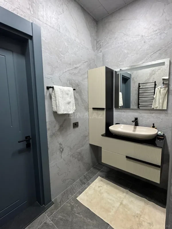 Kirayə verilir 2 otaqlı mənzil 106 m²