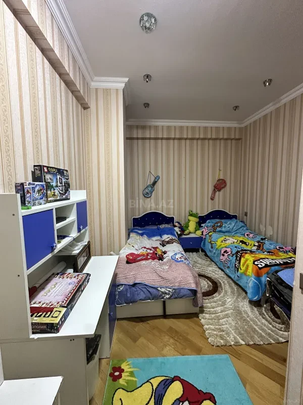 Satılır 4 otaqlı mənzil 145 m²