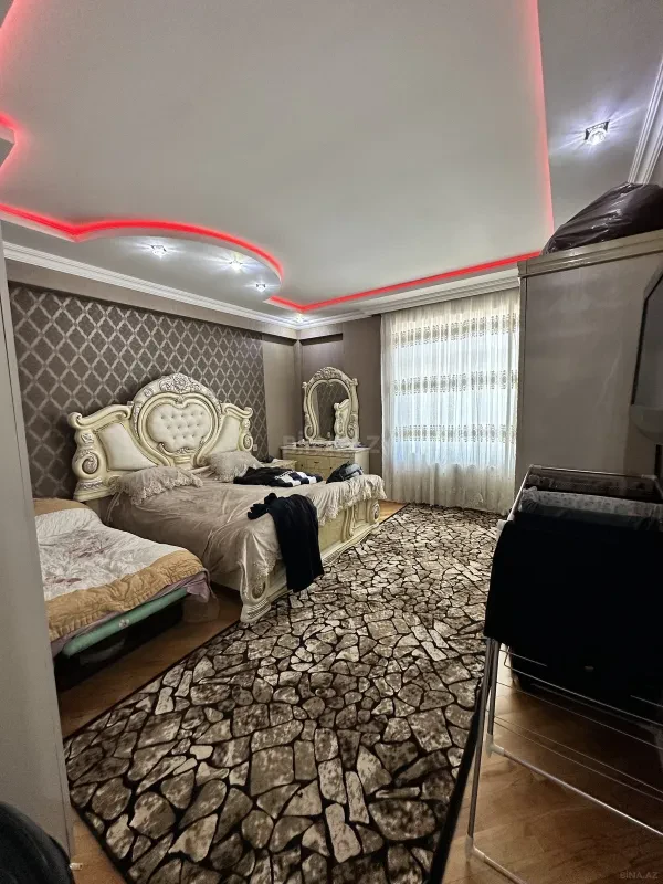 Satılır 4 otaqlı mənzil 145 m²