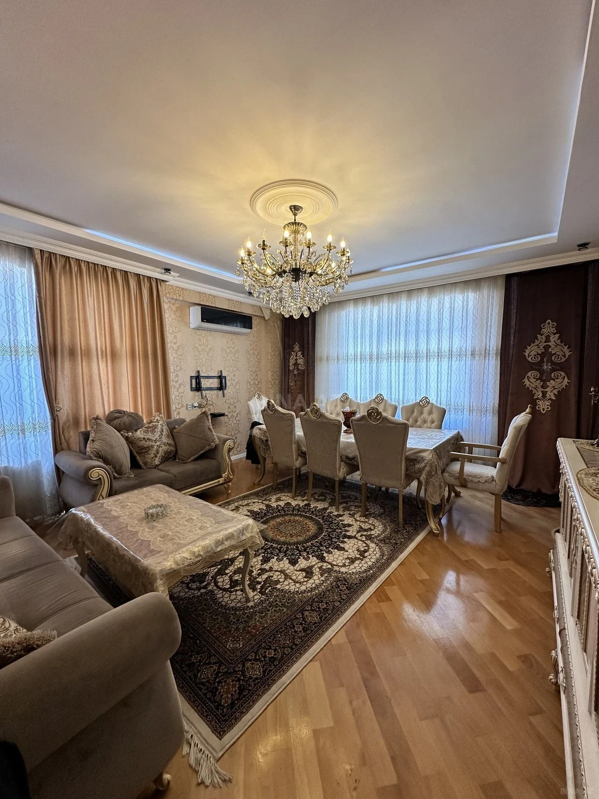 Satılır 4 otaqlı mənzil 145 m²