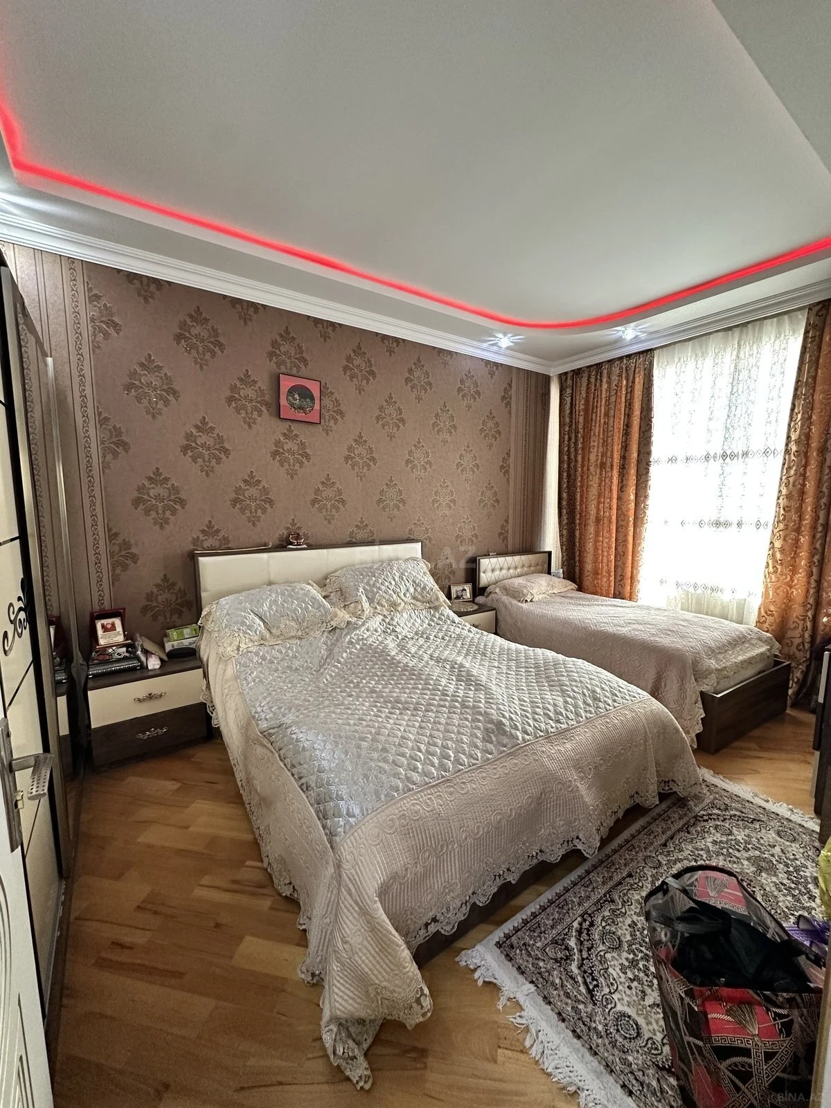 Satılır 4 otaqlı mənzil 145 m²