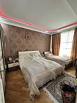 Satılır 4 otaqlı mənzil 145 m²