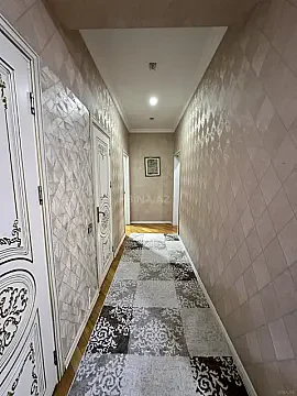 Satılır 4 otaqlı mənzil 145 m²
