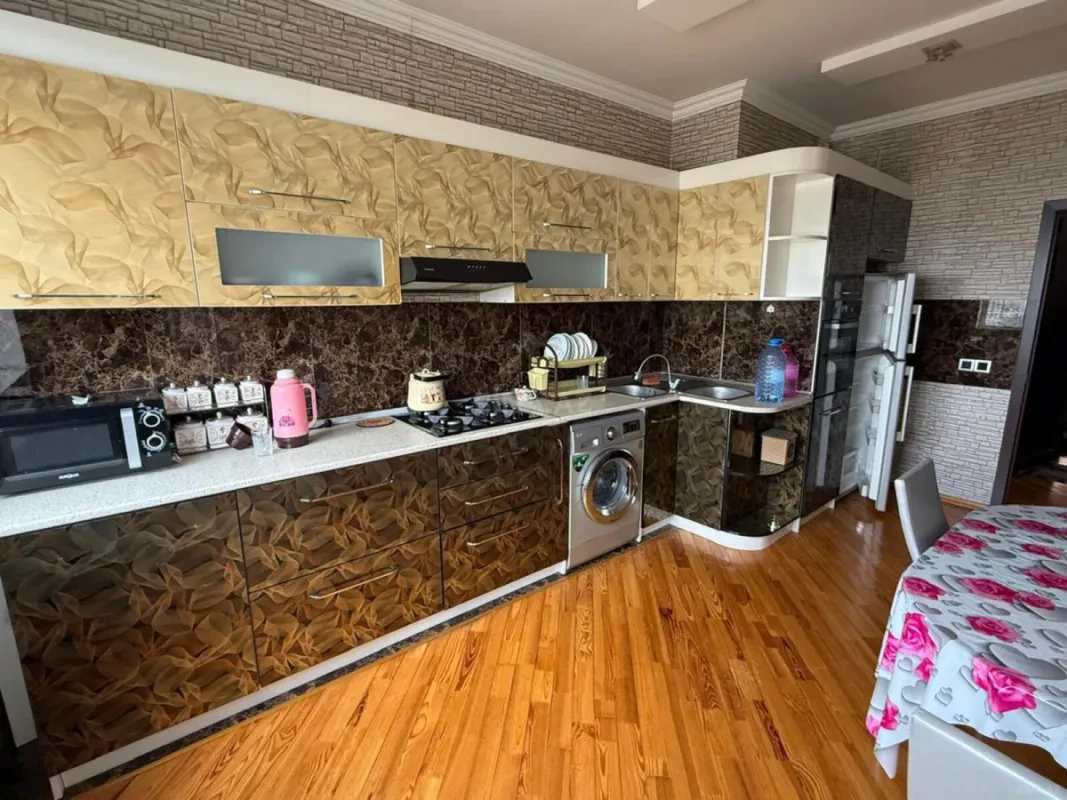 Satılır 2 otaqlı mənzil 78 m²