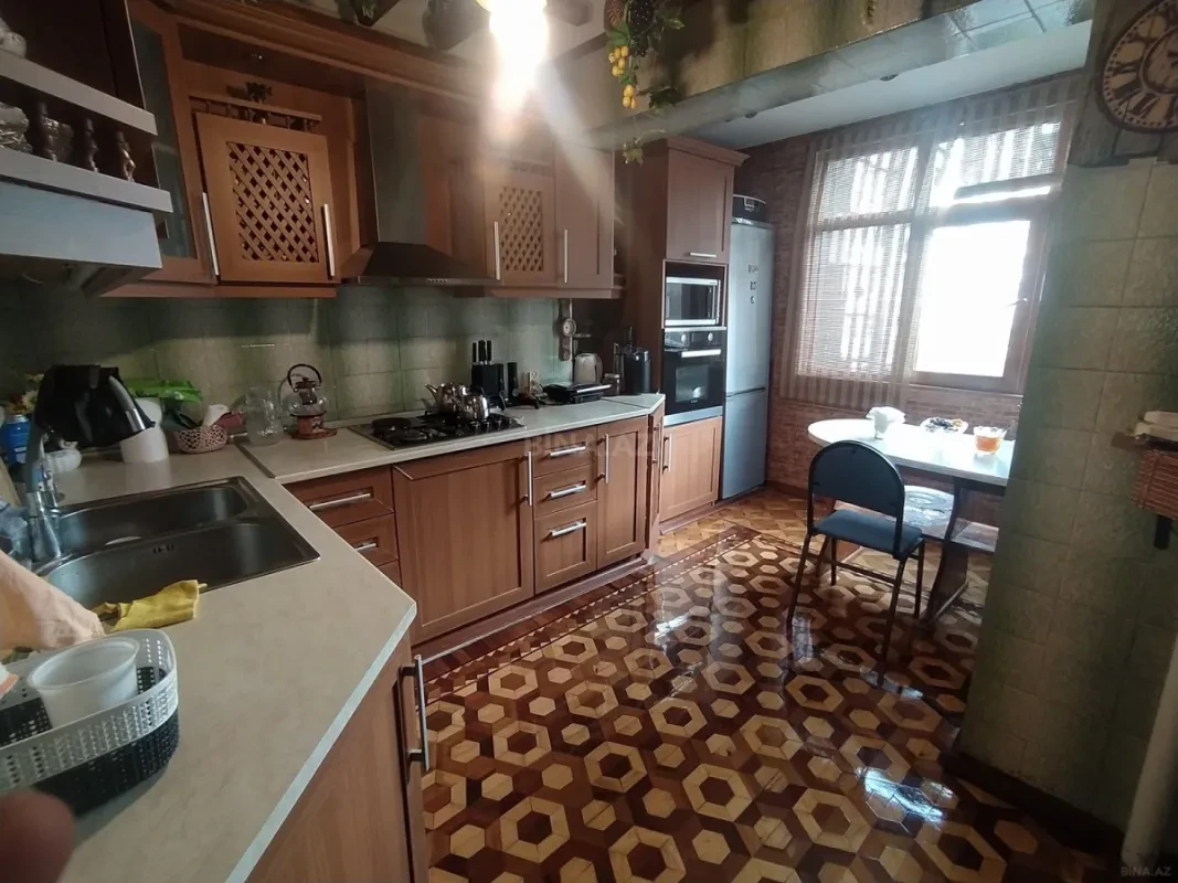 Satılır 4 otaqlı mənzil 110 m²
