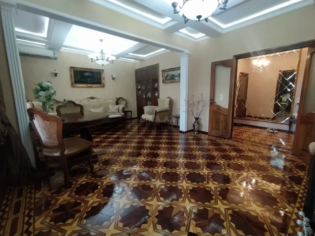 Satılır 4 otaqlı mənzil 110 m²