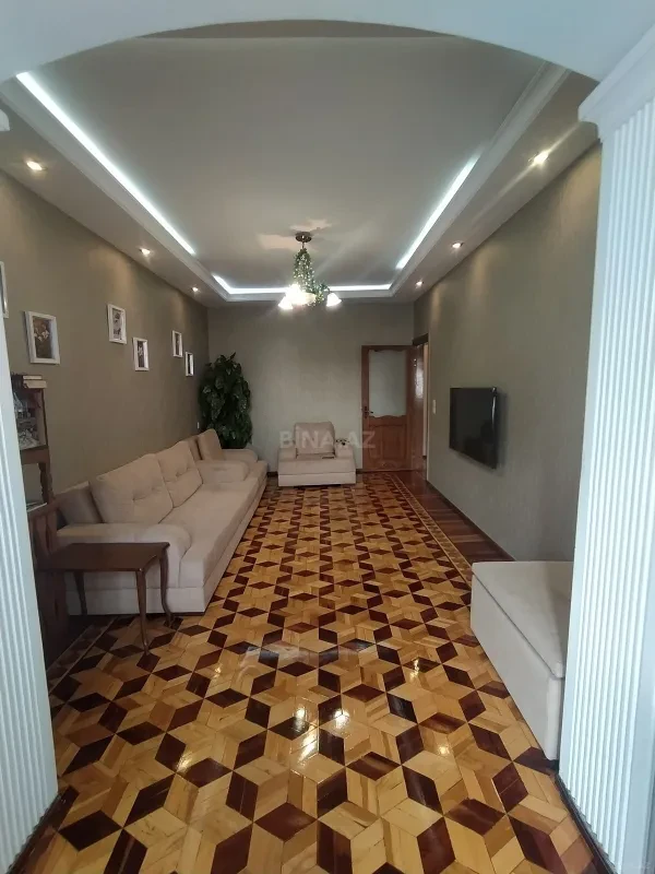Satılır 4 otaqlı mənzil 110 m²