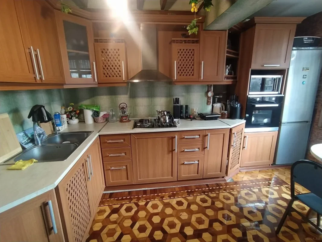 Satılır 4 otaqlı mənzil 110 m²