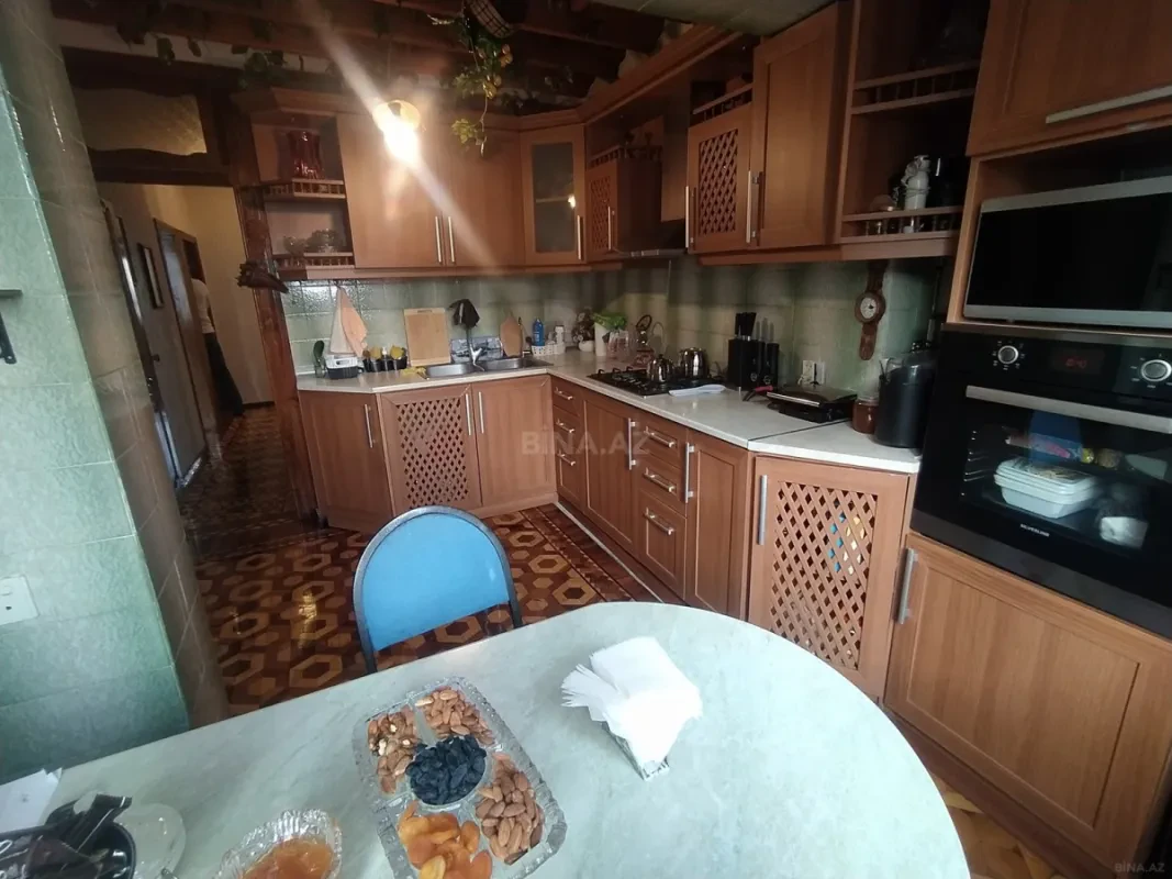 Satılır 4 otaqlı mənzil 110 m²