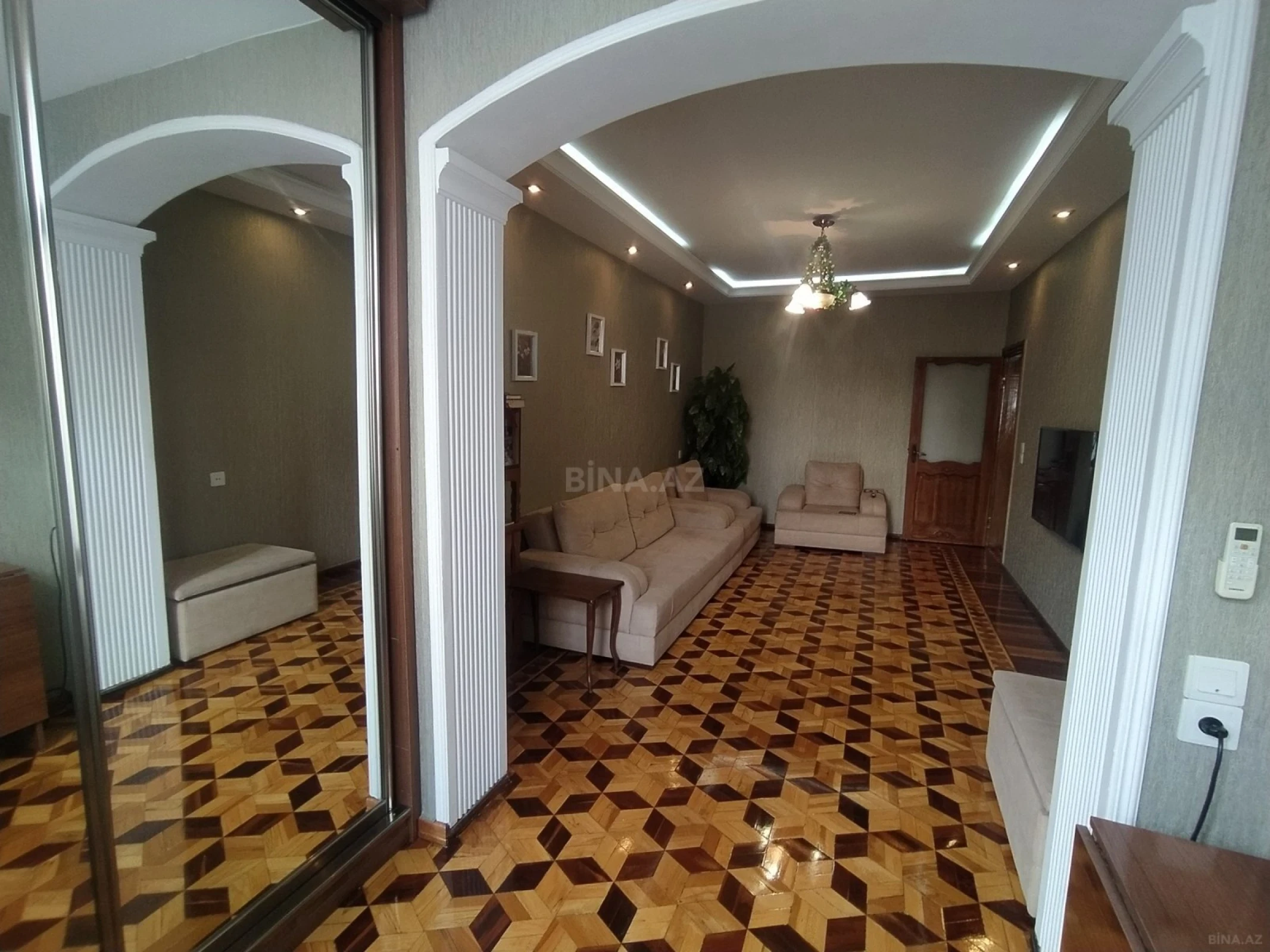 Satılır 4 otaqlı mənzil 110 m²