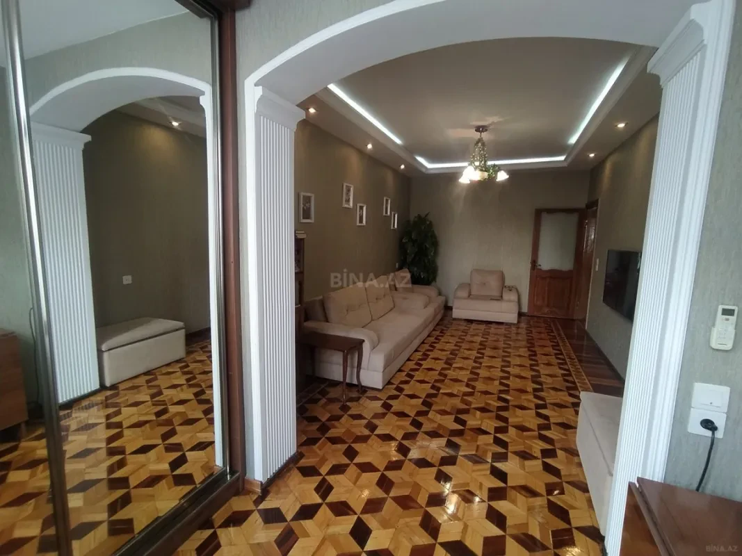 Satılır 4 otaqlı mənzil 110 m²
