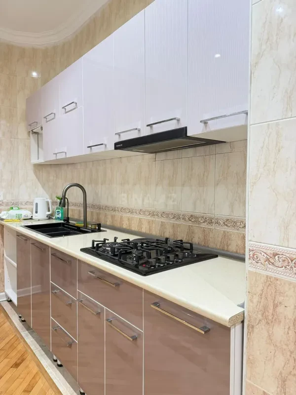 Kirayə verilir 2 otaqlı mənzil 85 m²