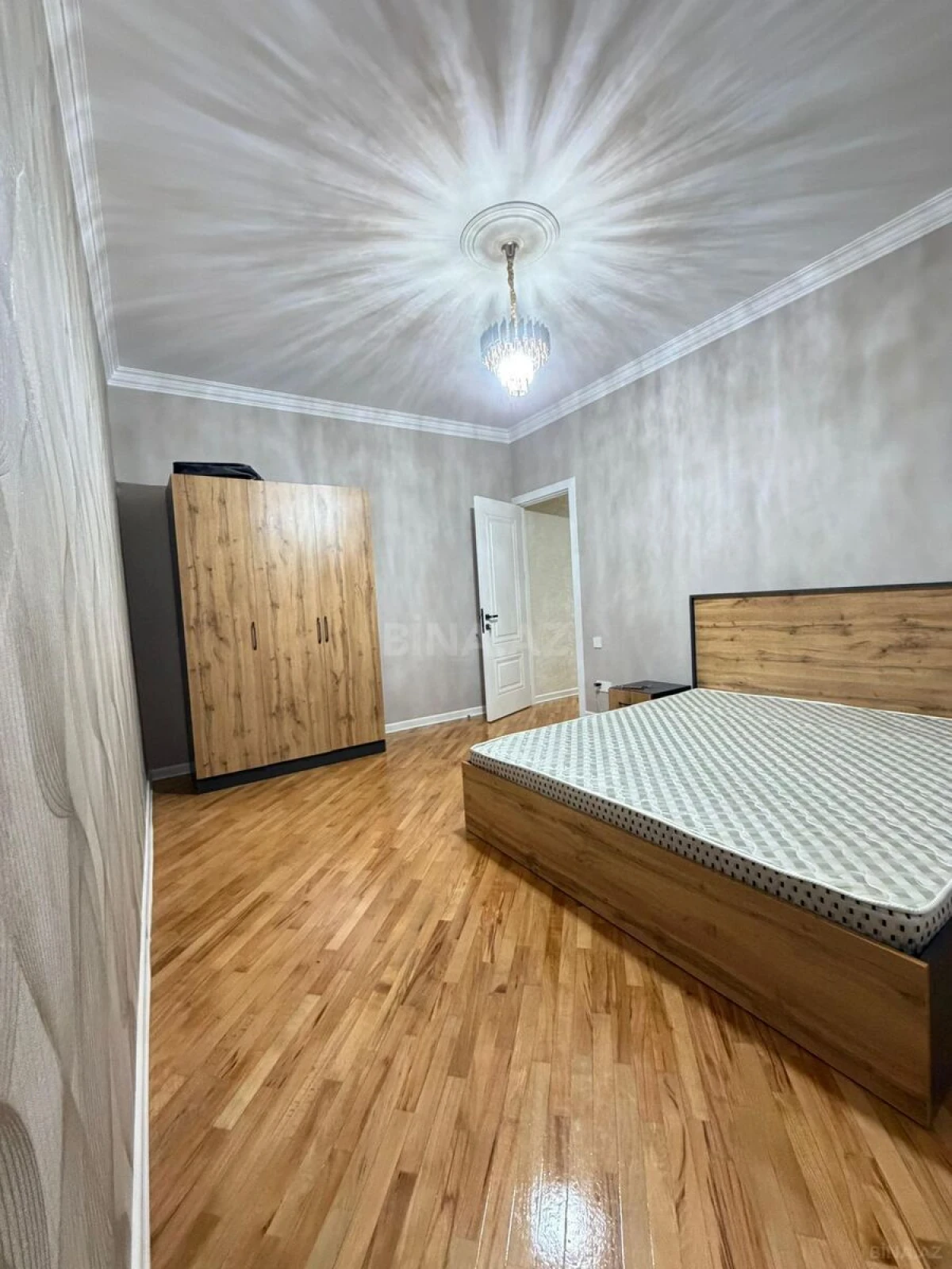 Kirayə verilir 2 otaqlı mənzil 85 m²