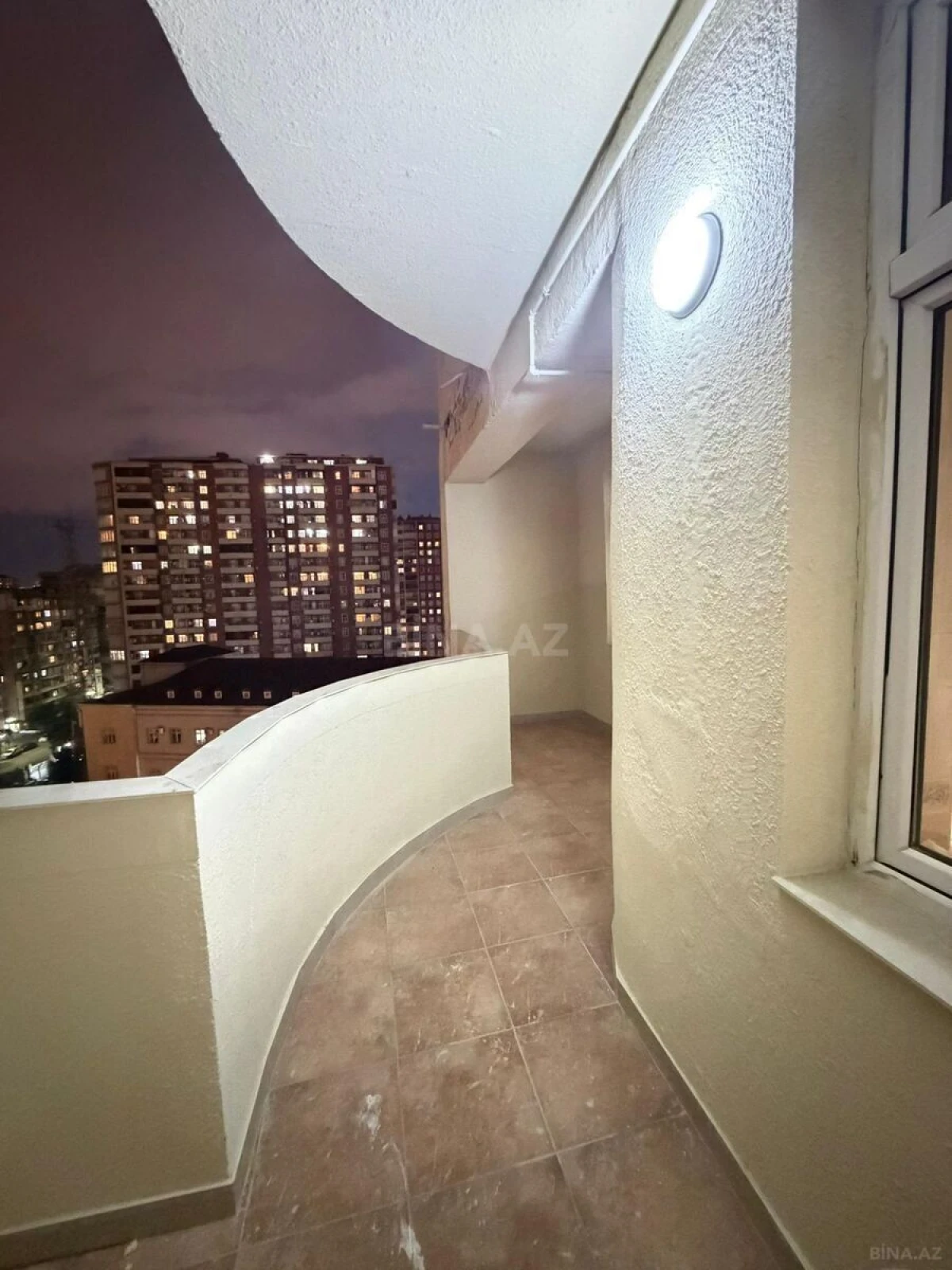Kirayə verilir 2 otaqlı mənzil 85 m²