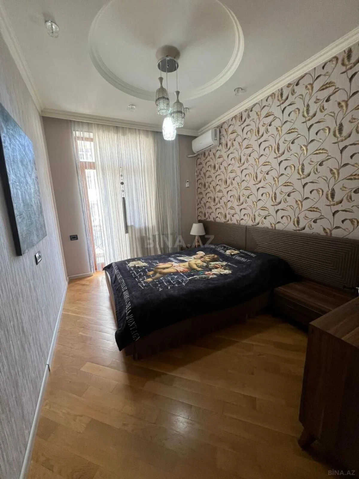Satılır 3 otaqlı mənzil 161 m²