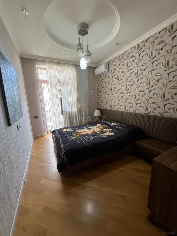 Satılır 3 otaqlı mənzil 161 m²