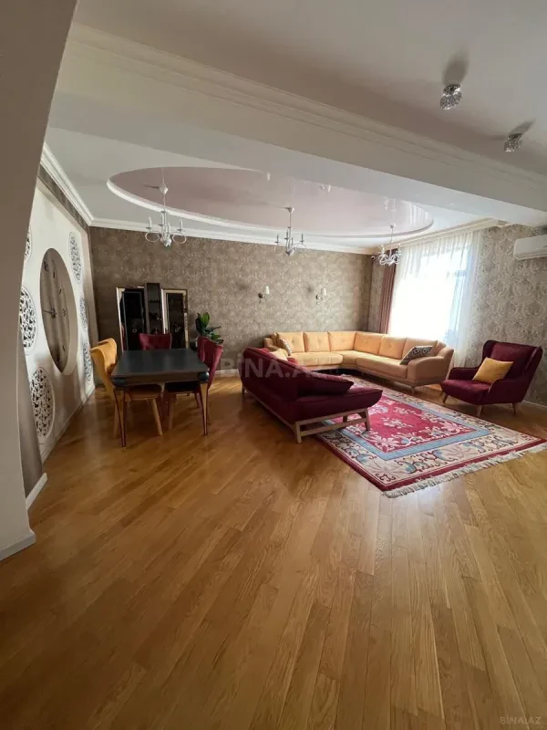 Satılır 3 otaqlı mənzil 161 m²