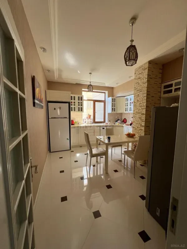 Satılır 3 otaqlı mənzil 161 m²