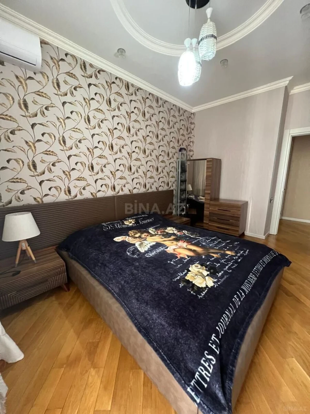 Satılır 3 otaqlı mənzil 161 m²