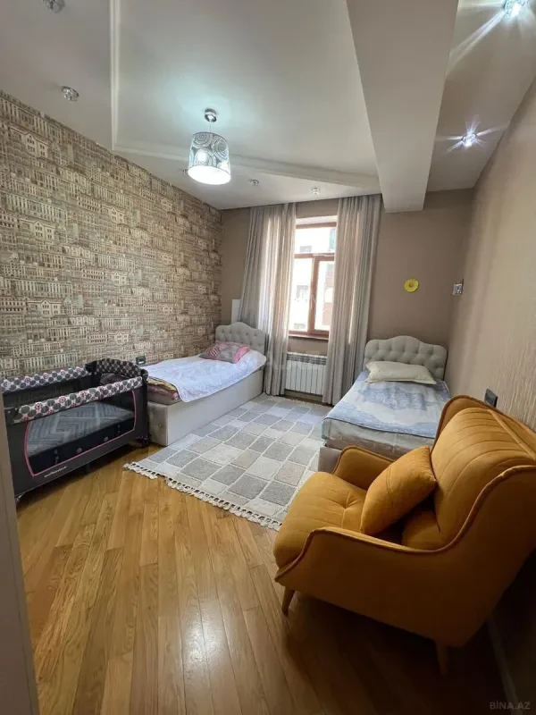 Satılır 3 otaqlı mənzil 161 m²